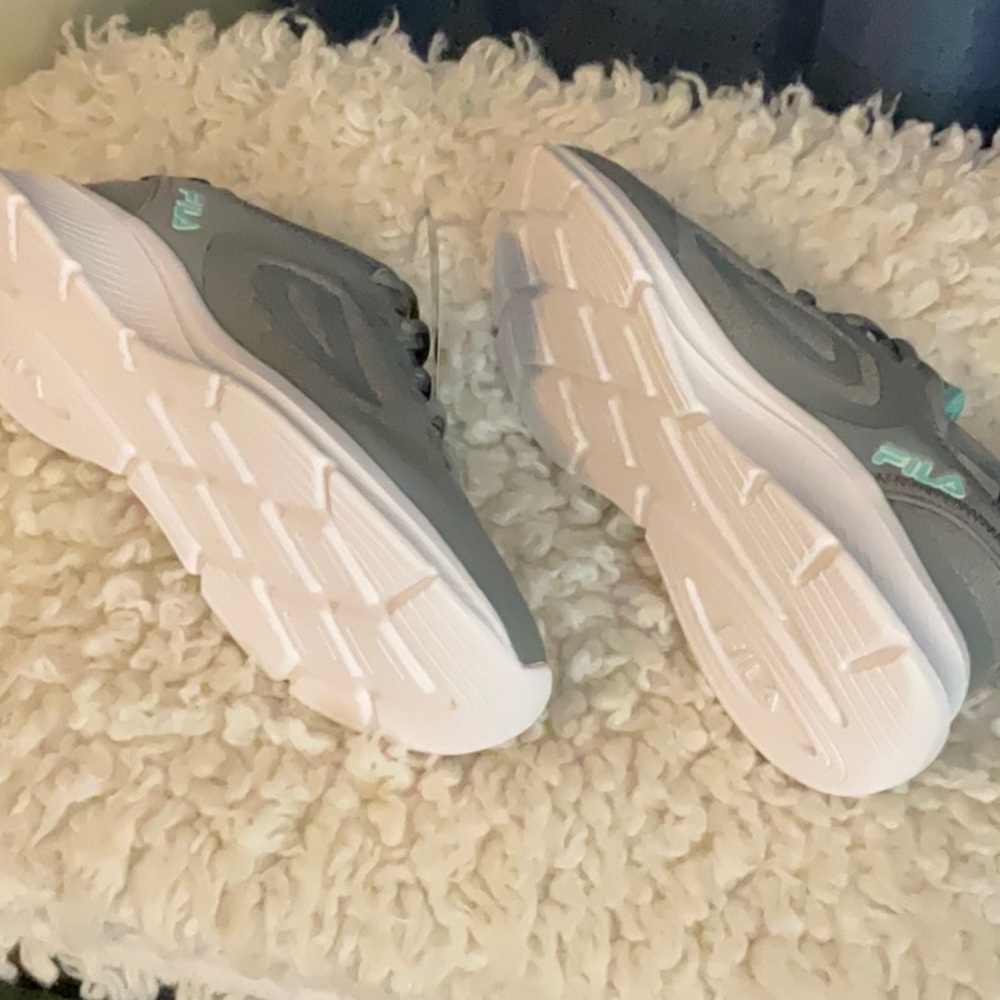 NWT Fila running shoes - Picture 3 of 4